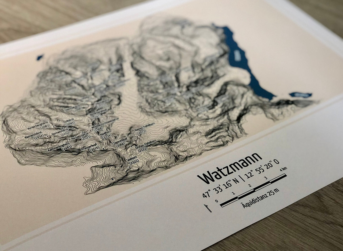 Minimalistische Watzmann Karte mit Höhenlinien