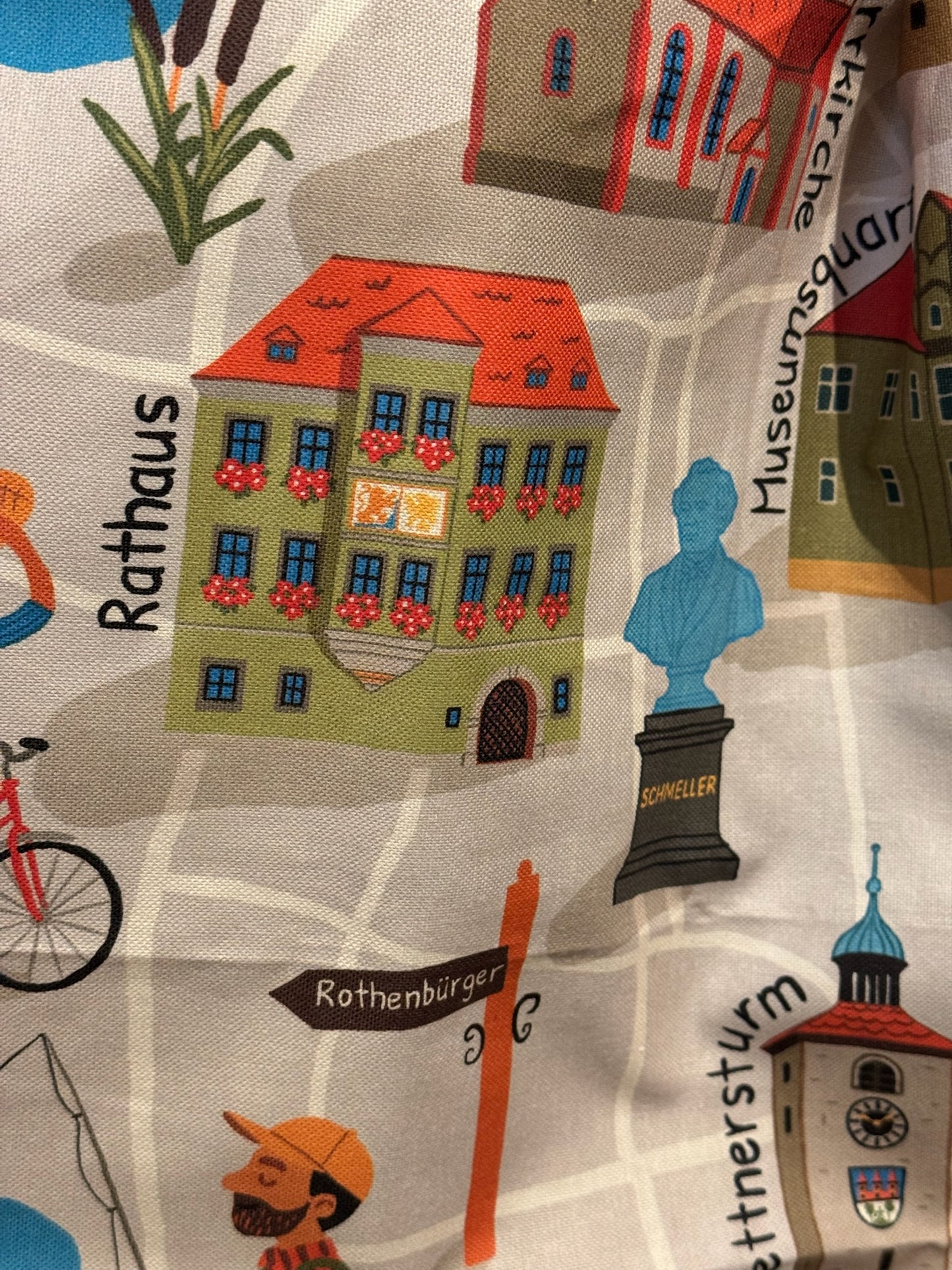 Geschirrtuch Tirschenreuth – detailreich illustriertes Küchentuch aus 100 Prozent Baumwolle