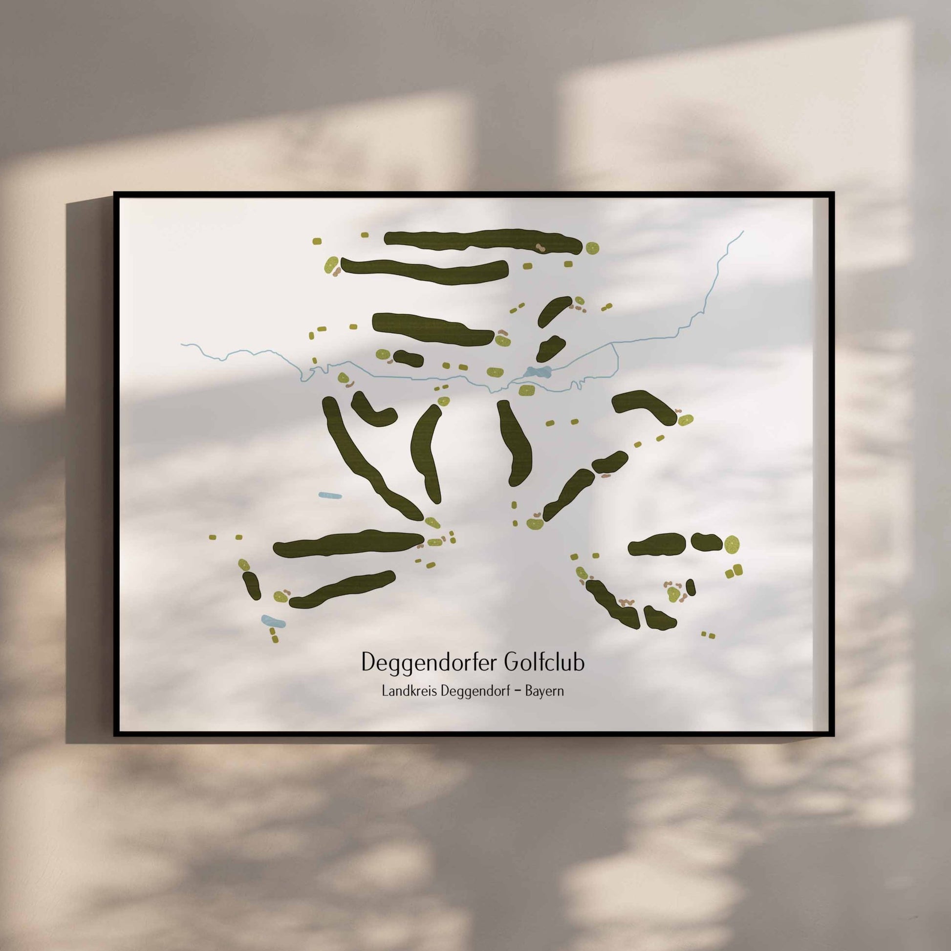 bunte minimalistische Karte der Anlage des Deggendorfer Golfclub im Bayerischen Wald
